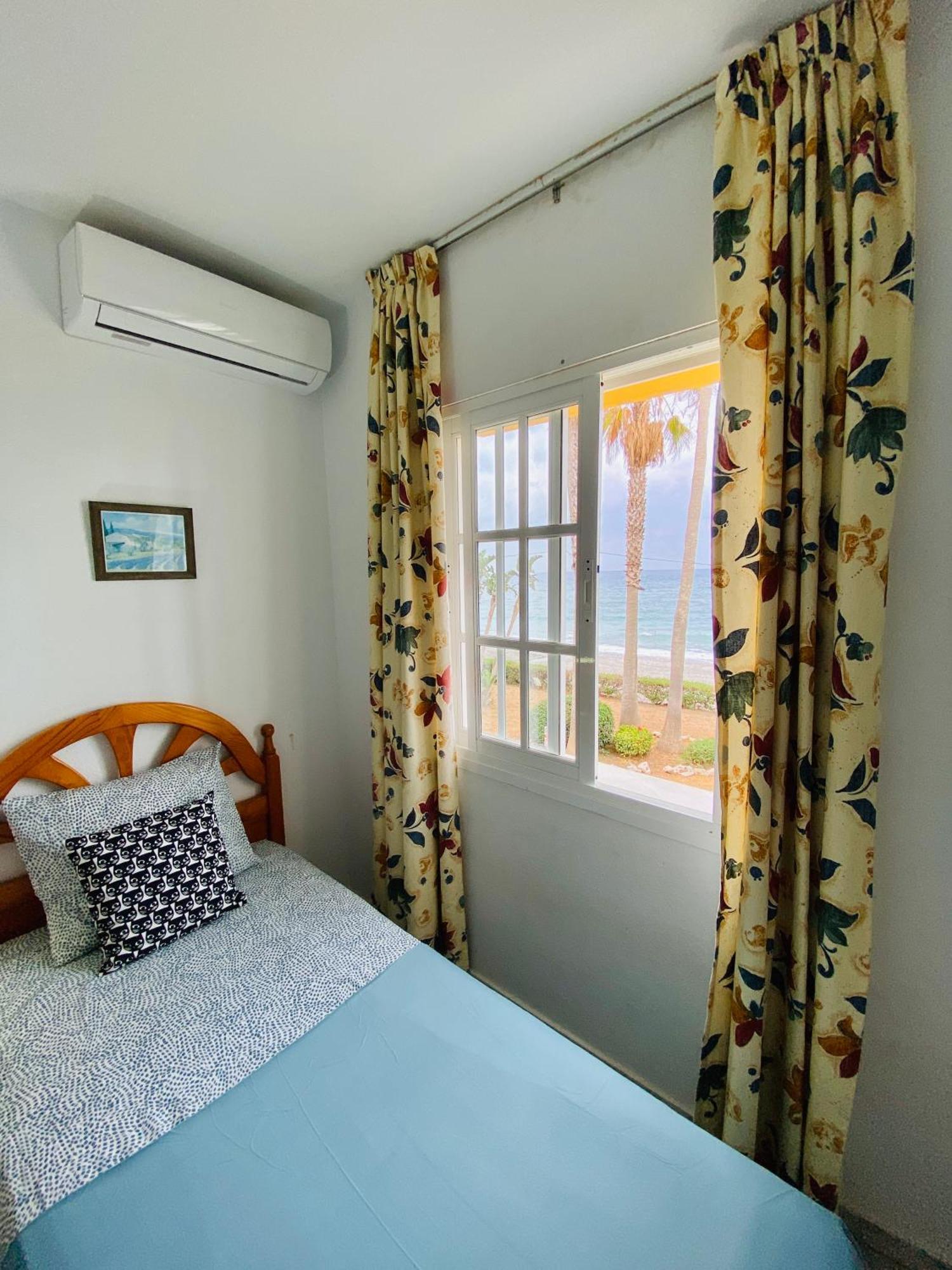First Line Costa Apartment *