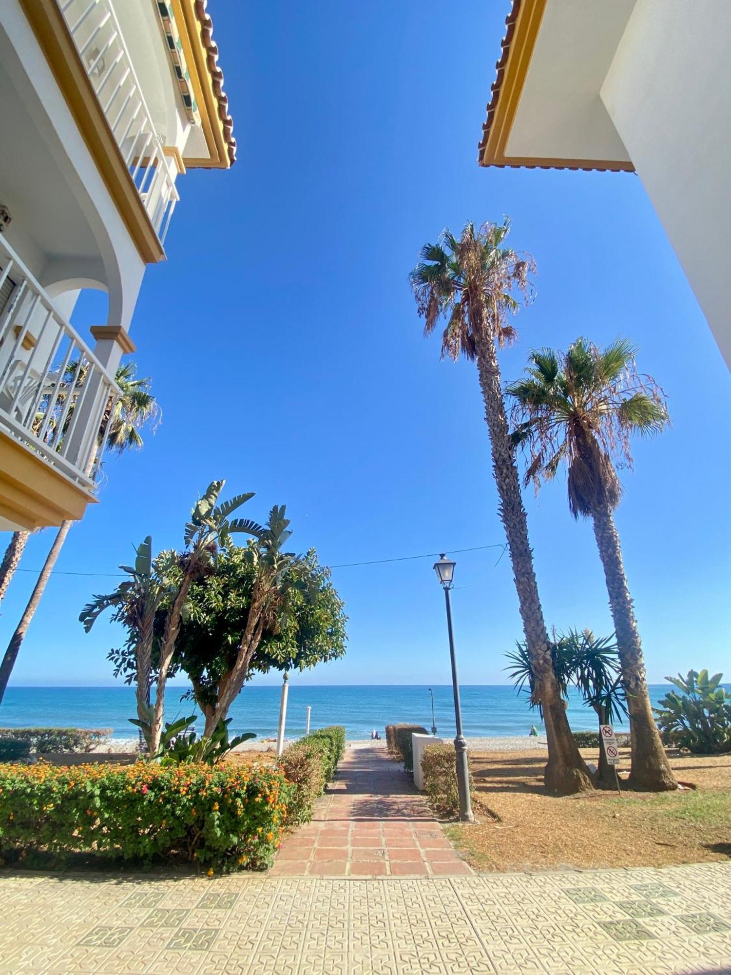 First Line Costa Apartment *